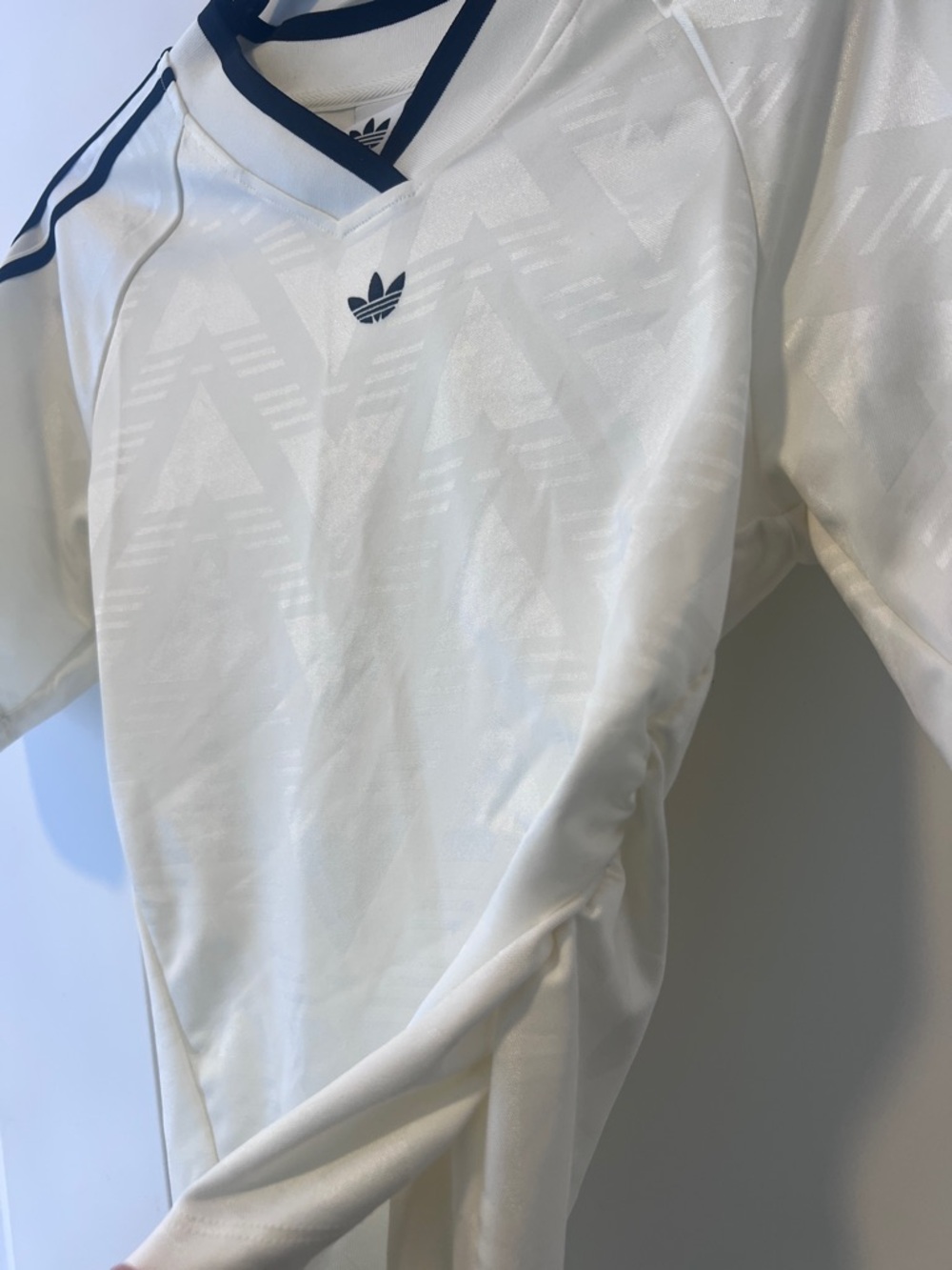 Adidas Rouched White Jersey with Black Trim and Three Stripes - Picture 4 of 6